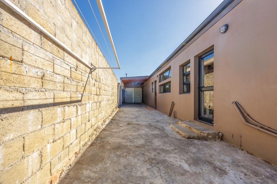 8 Bedroom Property for Sale in Haasendal Western Cape